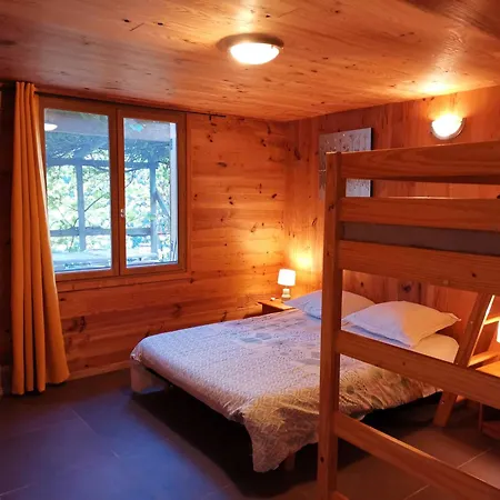 Jaune - Piscine Partagee Chalet