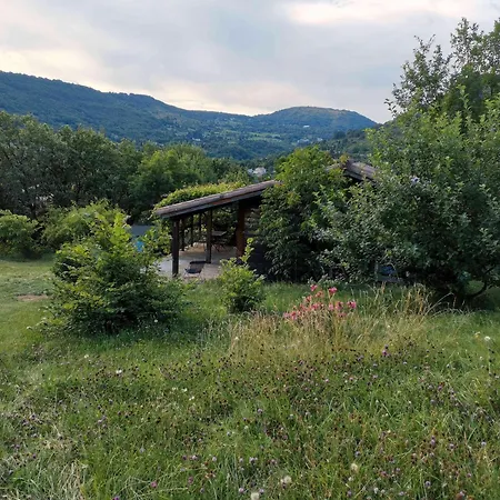 Jaune - Piscine Partagee Chalet